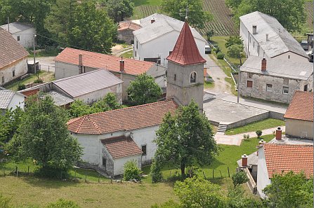 Podružnična cerkev sv. Antona Puščavnika v Koritnicah pri Pivki