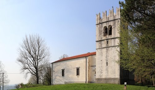 Vrhovlje pri Kojskem: podružnična in romarska cerkev Device Marije Vrhovlje pri Kojskem: podružnična in romarska cerkev Device Marije