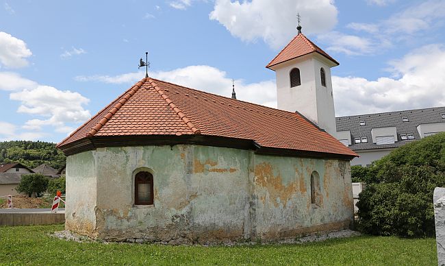 Podružnična cerkev sv. Družine v Brusnicah, foto: Ivo Žajdela