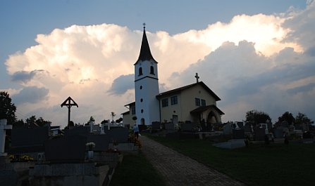 Župnijska cerkev svete Helene v Pertoči
