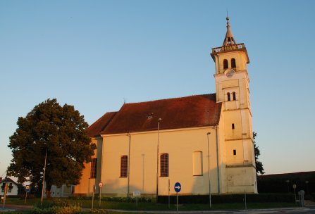 Dobrovnik, župnija, Družina