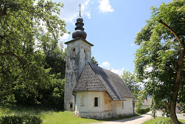 Podružnična cerkev sv. Lenarta v Bodeščah, foto: Ivo Žajdela