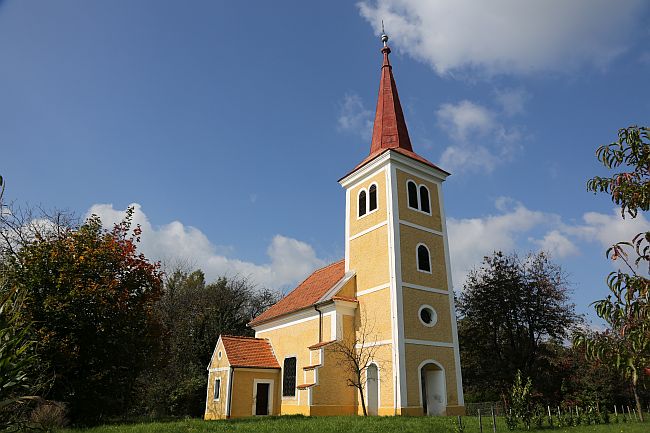 Podružnična cerkev sv. Križa v Hočah, foto: Ivo Žajdela Podružnična cerkev sv. Križa v Hočah, foto: Ivo Žajdela