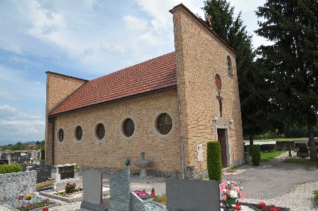 Kapela sv. Mihaela na pokopališču Sostro