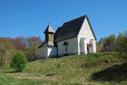 Podružnična cerkev sv. Miklavža v Kostrivnici.