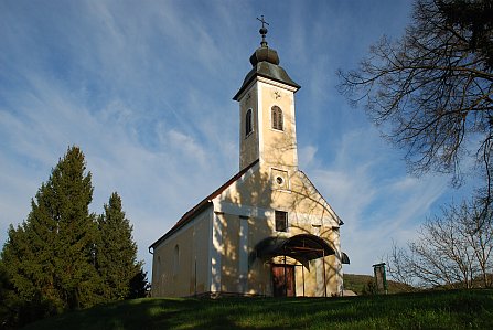 Podružnična cerkev sv. Mohorja in Fortunata. 