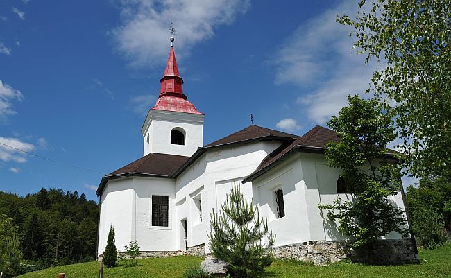 Podružnična cerkev Povišanja sv. Križa v Brezjah pri Šmartnem, foto: Jože Potrpin Podružnična cerkev Povišanja sv. Križa v Brezjah pri Šmartnem, foto: Jože Potrpin