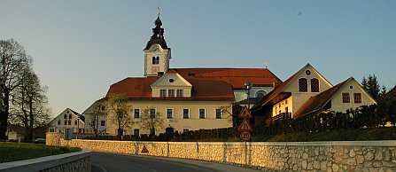 Cerkev sv. Petra v Komendi