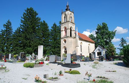 Šentrupert, kapela sv. Križa na pokopališču, Družina