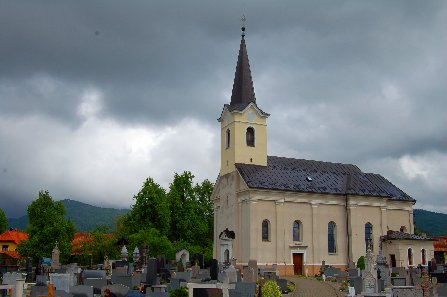 Podružnična cerkev Presvete Trojice, Hrovača