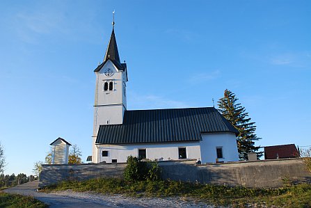 Cerkev sv. Urha v Zavratcu.