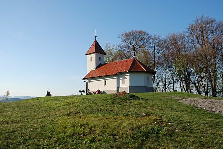 Podružnična cerkev sv. Lovrenca na Jezeru.