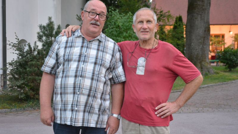 Nad večerom sta bila navdušena tudi "tehnična pomočnika" Janez Repanšek (levo) in Brane Bitenc, ki še vedno rad pride v Kamnik.