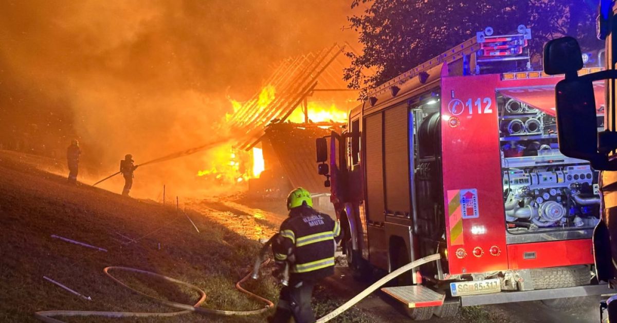 Photo: Družina Požar na kmetiji v občini Muta uničil hlev, gasilcem uspelo rešiti živino
