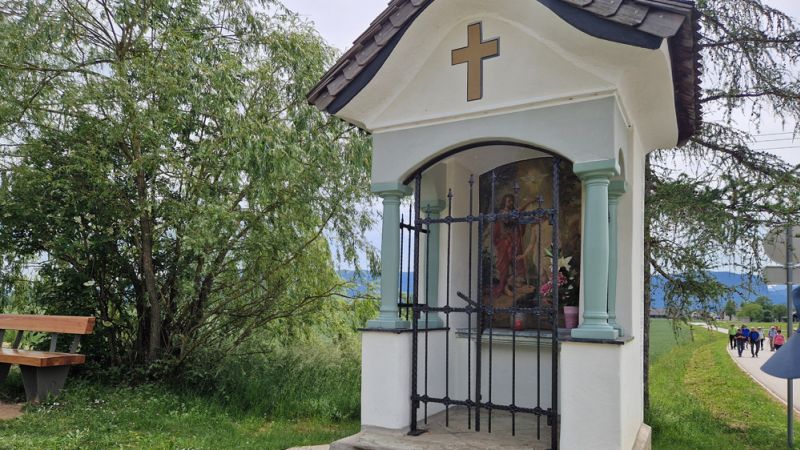 Lepo obnovljeno znamenje med Vrbo in Breznico. FOTO: Katarina Ropret