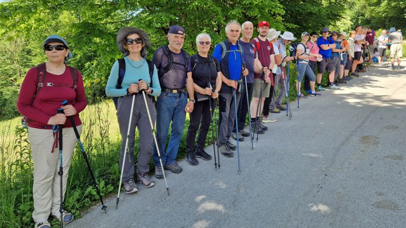 Vovkovega pohoda so se udeležili romarji iz brezniške župnije, okoliških župnij in Društva prijateljev poti sv. Jakoba po Sloveniji. FOTO: Katarina Ropret