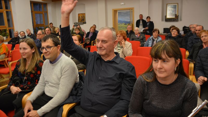 Predstavitve knjige o svojem velikem sorodniku so se udeležili tudi Steletovi iz Tunjic, med njimi pranečak akademika Steleta France Stele. FOTO: Jožef Pavlič
