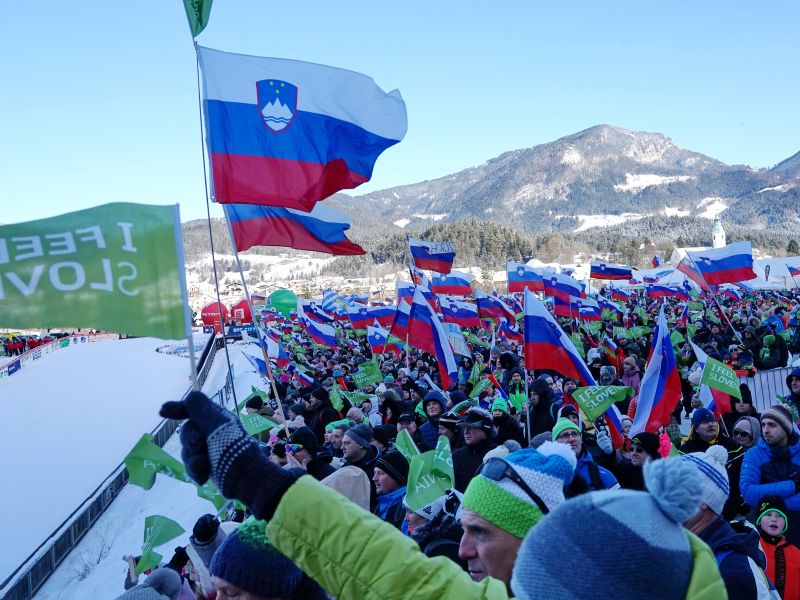 Vikend na Ljubnem je bil pravi praznik ženskih smučarskih skokov. FOTO: Jože Potrpin