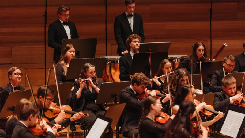 Orkester Simfonija 23 sestavljajo bivši dijaki ŠKG in njihovi prijatelji. FOTO: Matic Dolenc