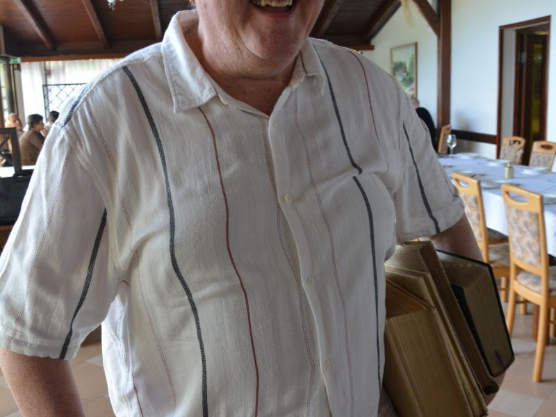 Prof. dr. Bogdan Dolenc je prinesel knjige, ki smo jih prodajali v Ameriki. FOTO: Jožef Pavlič