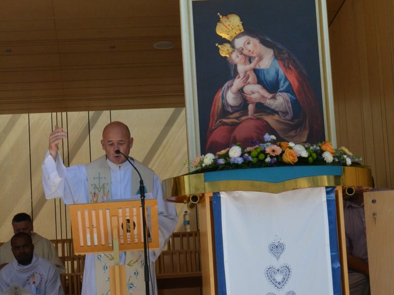 Petje je vodil višnjegorski župnik Janez Avsenik. FOTO: Jožef Pavlič