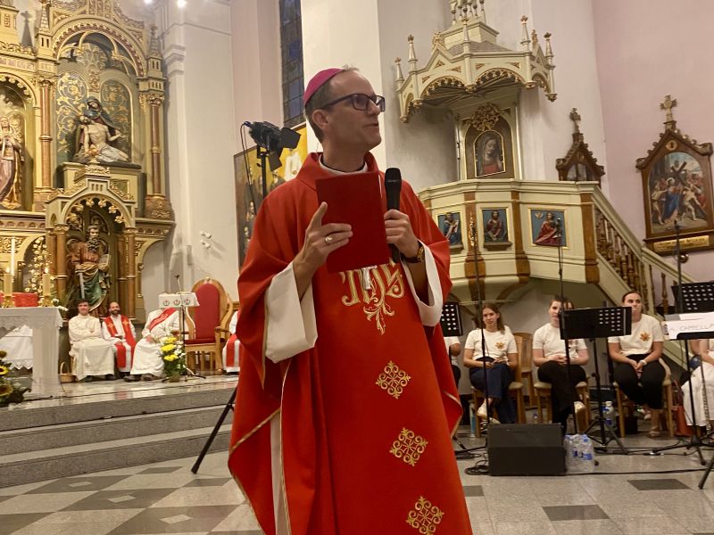 Celotni program je spremljal murskosoboški škof Janez Kozinc. FOTO: Vita Nonkovič