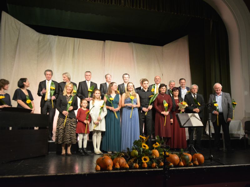 Več kot zaslužen spomin na nastope v Domu krajanov Primskovo. FOTO: Jožef Pavlič