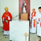 Metod Pirih posvetil kamnit oltar