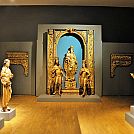 Vitki baročni svetniki in razkošen oltarni ornament