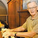 80-letni organist