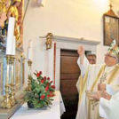 Obnovljeni oltarji v cerkvi