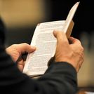 »Kaj pametnega si izvolite v branje«