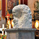 Papež v bronu in marmorju