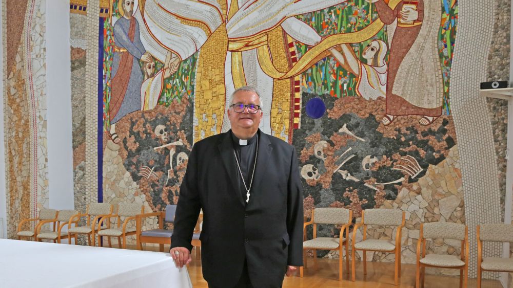 Pogovor s škofom dr. Petrom Štumpfom | Družina – vsak dan s teboj